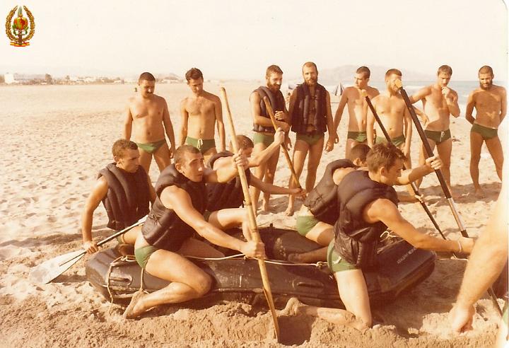 Remando en seco (Garrucha agosto 1979).jpg